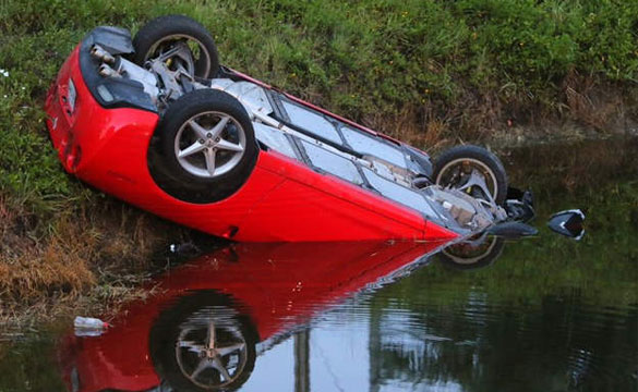 [ACCIDENT] Hertz Corvette Rental Ends up In South Florida Canal