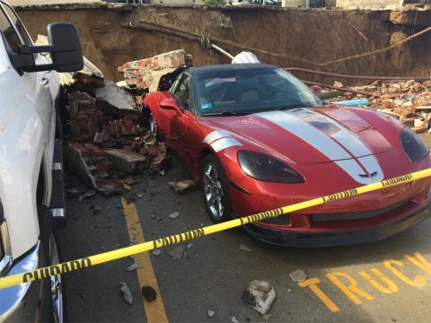 [ACCIDENT] Retaining Wall Gives Way and Crashes on a C6 Corvette in Vicksburg