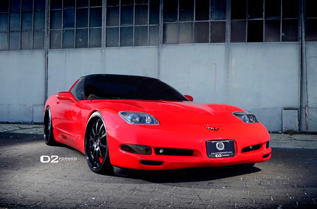 PICS Red C5 Corvette on D2FORGED FMS05 Wheels.