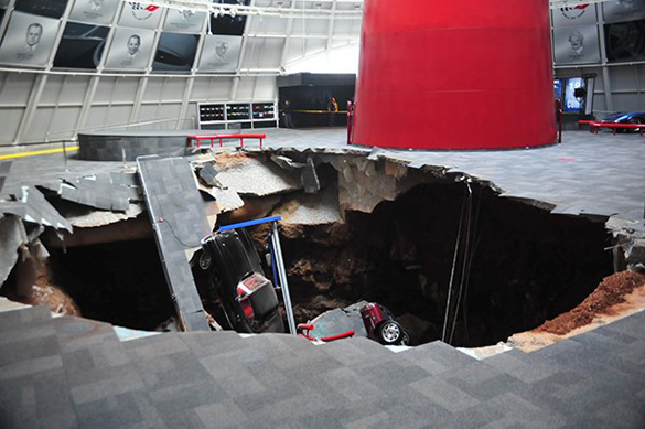 A Sinkhole Under the National Corvette Museum Opens and Swallows 8 Corvettes