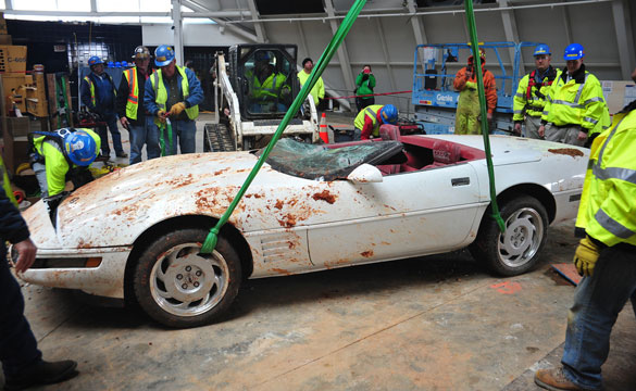 [VIDEO] Corvette Museum Rescues the 1992 One Millionth Corvette from Sinkhole