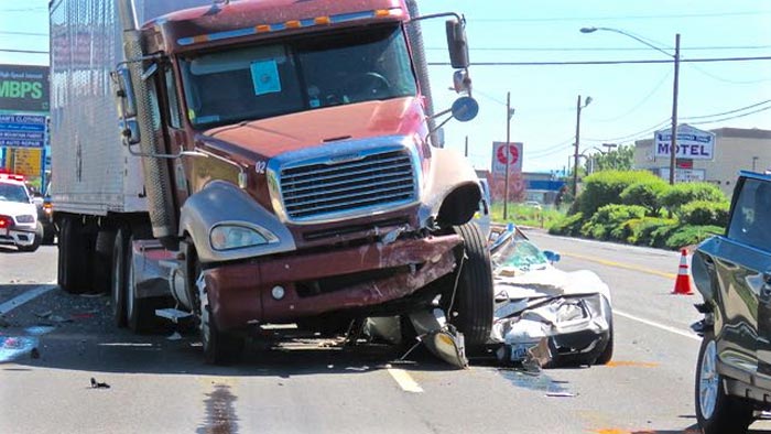 [ACCIDENT] 18-Wheeler Runs Over a C3 Corvette Sending Two Teenage Girls to the Hospital