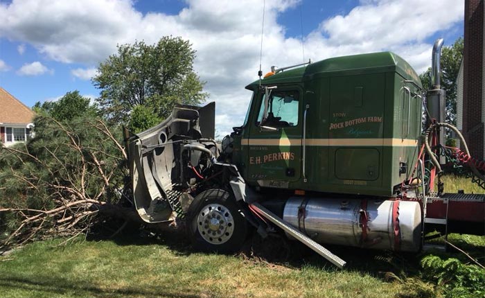 [ACCIDENT] C4 Corvette Collides with Semi in Massachusetts