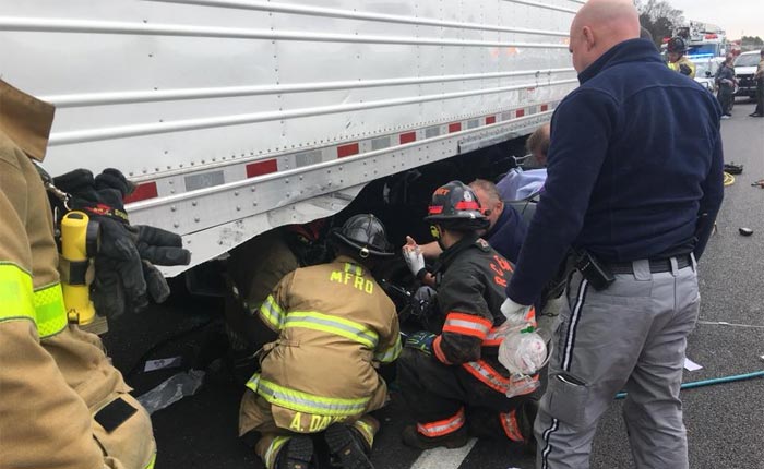 [ACCIDENT] C6 Corvette is Wedged Under a Semi Trailer in Tennessee