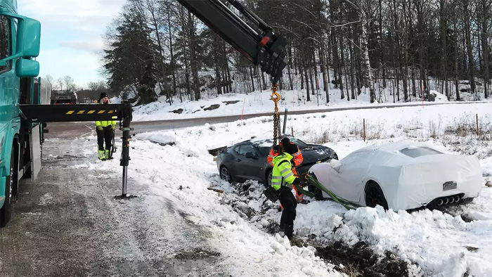 [ACCIDENT] Emergency Workers in Sweden Flip Over a C7 Corvette Z06 Following a Transporter Crash