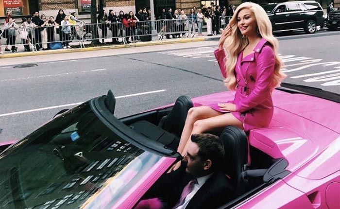 [PICS] Singer Kacey Musgraves Attends Met Gala in a Pink Corvette Z06 Convertible