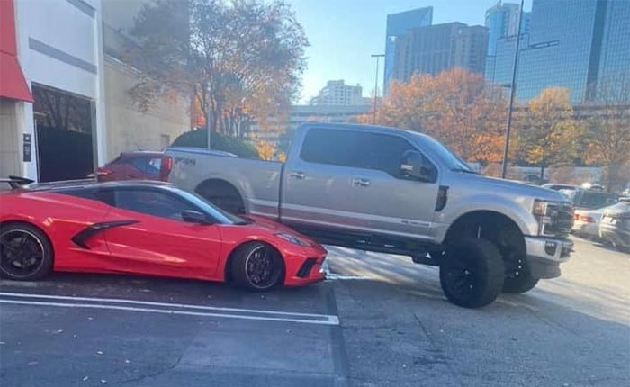 [ACCIDENT] Ford F-250 Super Duty Doesn't See that C8 Stingray in the Parking Lot