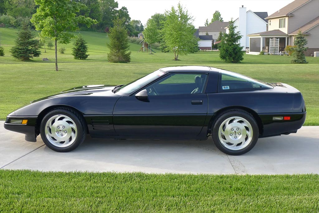 Corvettes for Sale: Award Winning 1993 Black/Black 6-Speed Coupe on Bring a Trailer