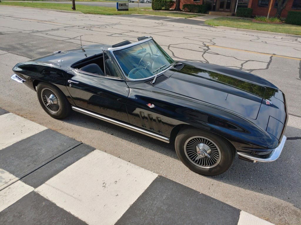 These C1 and C2 Corvettes are the Hot Cars on 427Stingray.com
