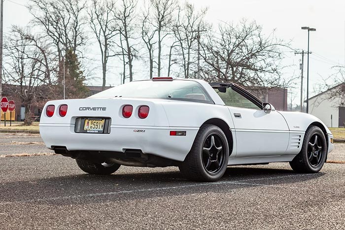 Corvettes for Sale: 23K-Mile 1993 Corvette ZR-1 on Bring a Trailer