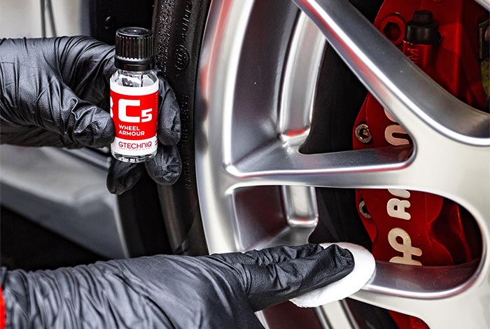 video-gtechniqs-wheel-armour-repels-dirt-and-brake-dust-for-two-years-with-one-easy-application