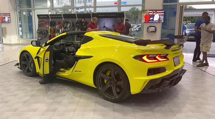 [VIDEO] 2023 Corvette Z06 Engine Sounds and Light Revs in Miami