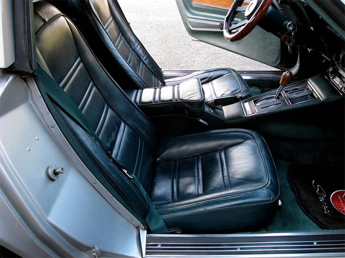 Corvettes for Sale: 1976 Stingray on Craigslist Has Rare Color Combo