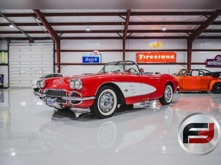 1961 CHEVROLET CORVETTE