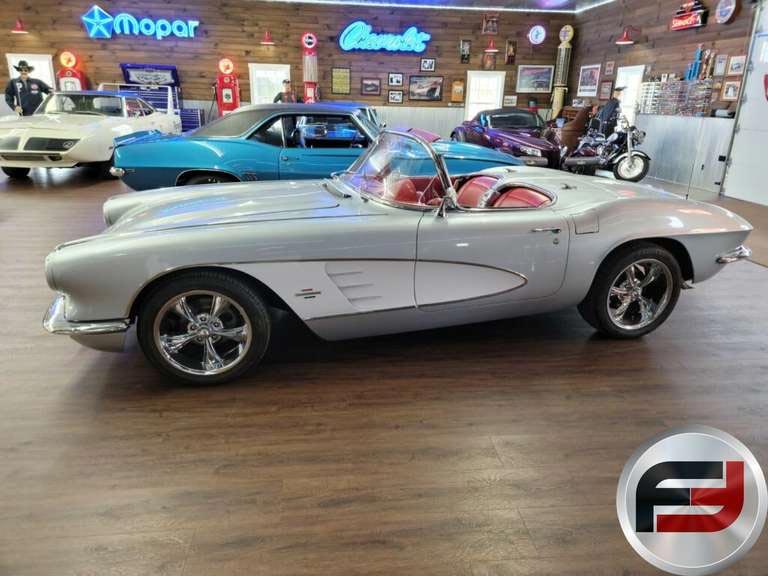 1961 CHEVROLET CORVETTE
