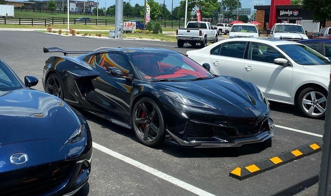 [SPIED] Black 2023 Corvette Z06/Z07 with Adrenaline Red Interior