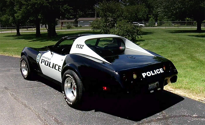 [VIDEO]  الضابط ليس من كبار المعجبين بسيارة DARE Corvette السابقة