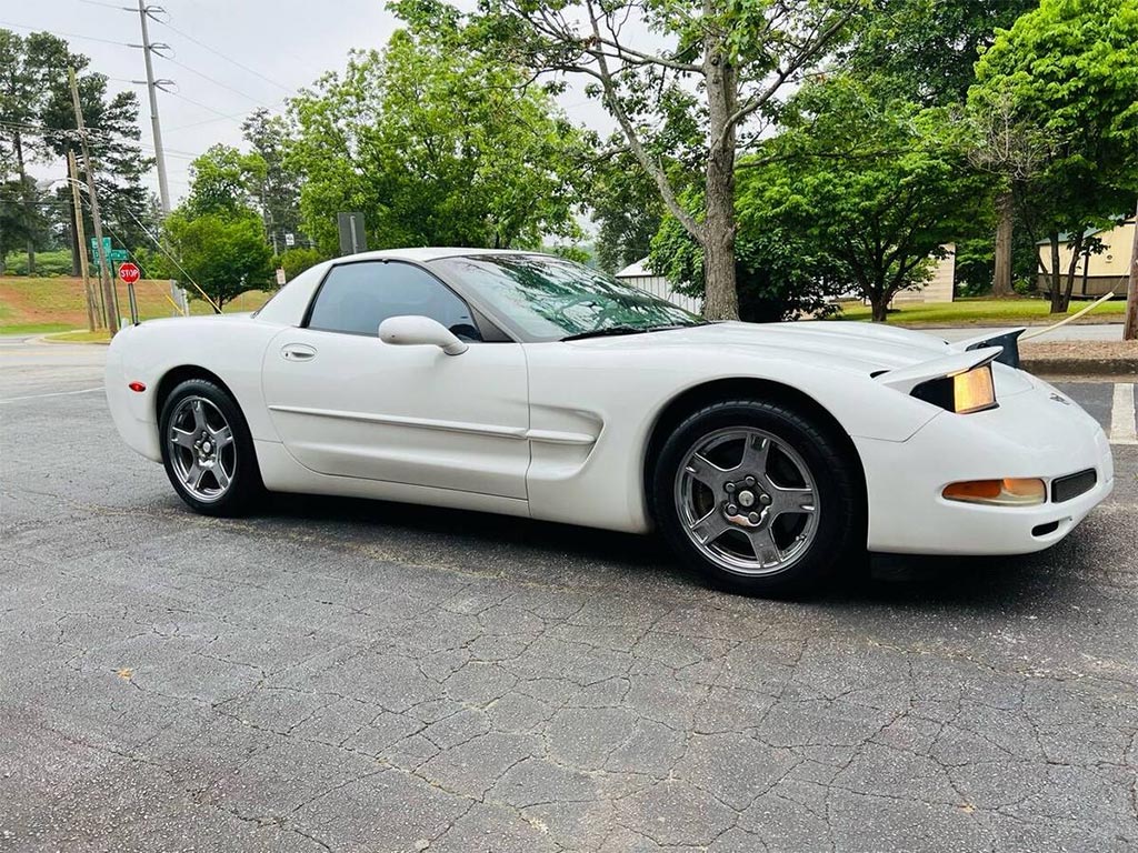 Corvettes for Sale: High-Mileage FRC 1999 Corvette in White on Craigslist for $12,900