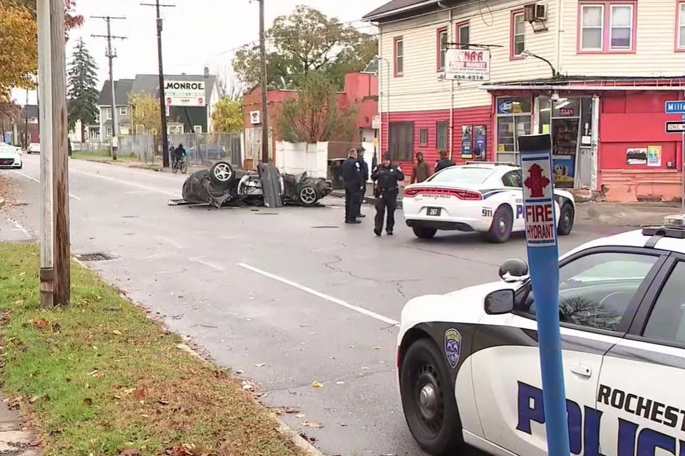 [ACCIDENT] Video Captures Moment a 2000 Corvette Crashes into a Corner Store