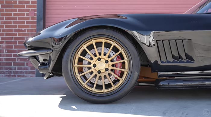 [VIDEO] The Nighthawk is a Custom Widebody 427-Powered C2 Corvette with Straight Pipes