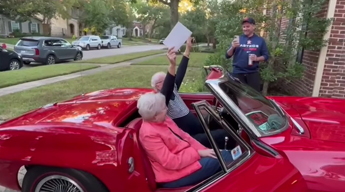 [VIDEO] Surprising Mom and Dad with a 1967 Corvette Sting Ray Convertible