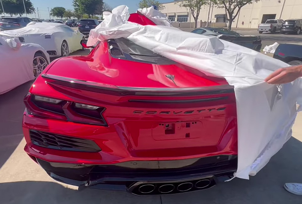 [VIDEO] 2023 Corvette Z06 Delivered with a Stingray Badge on the Rear Deck