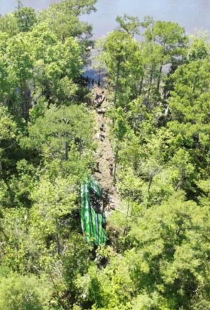 [PICS] 1.7 Million MTI ZR48 Corvette Boat Takes Out Trees During 130 MPH Crash in Louisiana