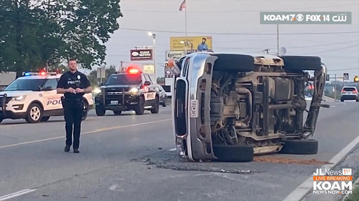 [ACCIDENT] C4 Corvette Clips an SUV Which Overturns and Crashes into a Car Lot