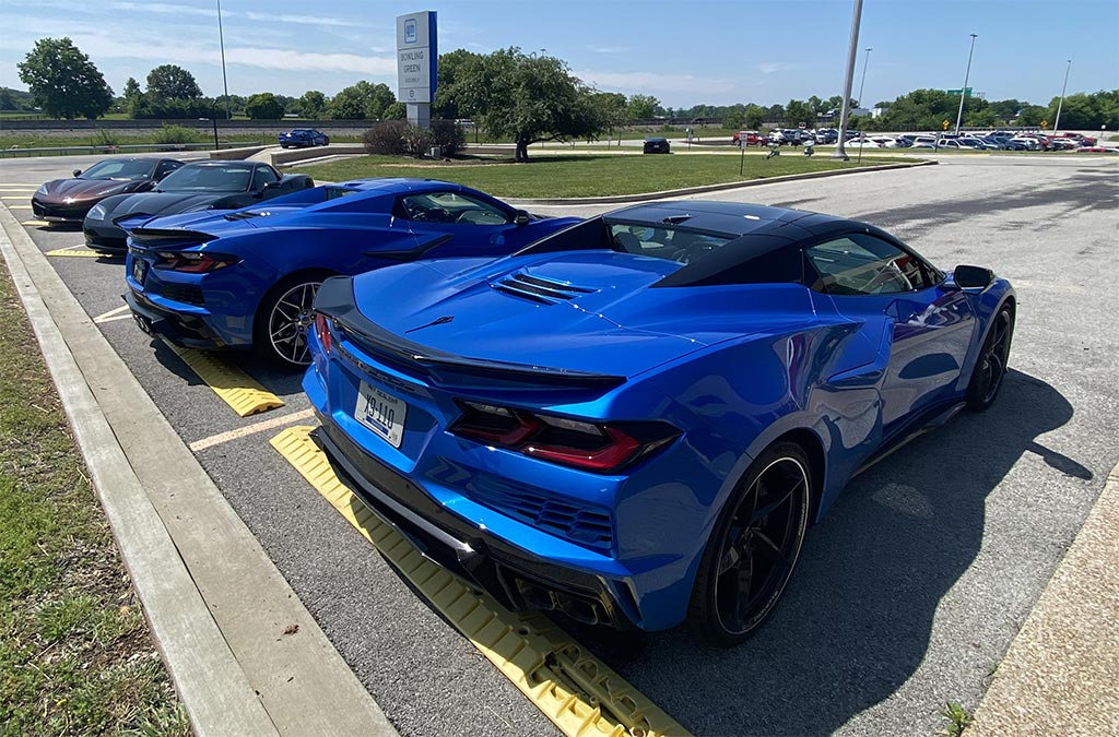 [PICS] 2024 Corvette ERay in Riptide Blue Compared with the Outgoing