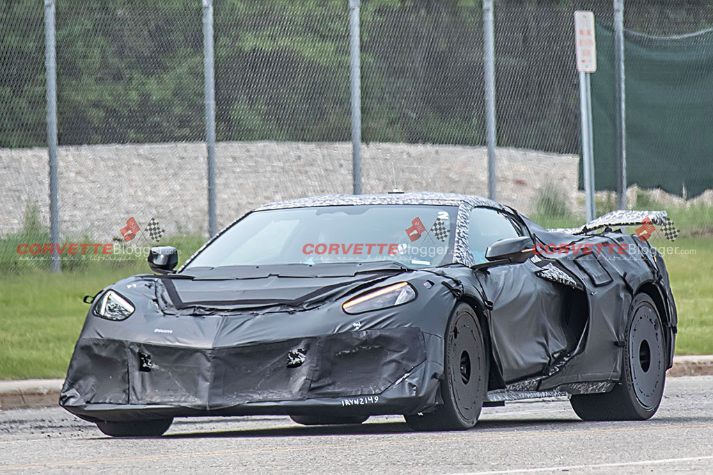 [SPIED] Chevy Engineers Captured Driving the C8 ZR1 Prototypes in Detroit