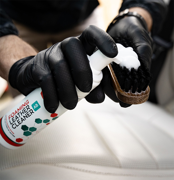 L2 Foaming Leather Cleaner