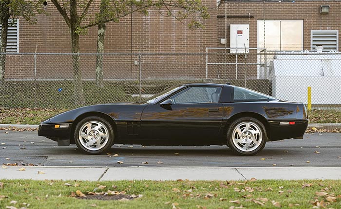 Corvettes for Sale: 7k-Mile 1990 Chevrolet Corvette ZR-1 on Bring a Trailer