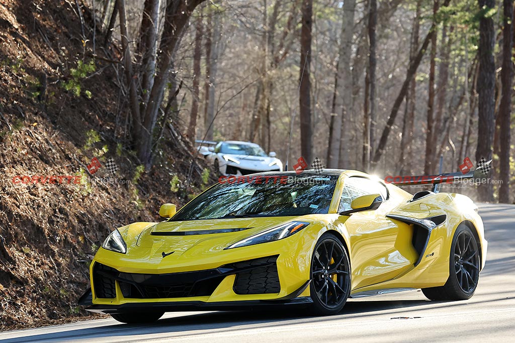 Corvette ZR1s on the Tail of the Dragon