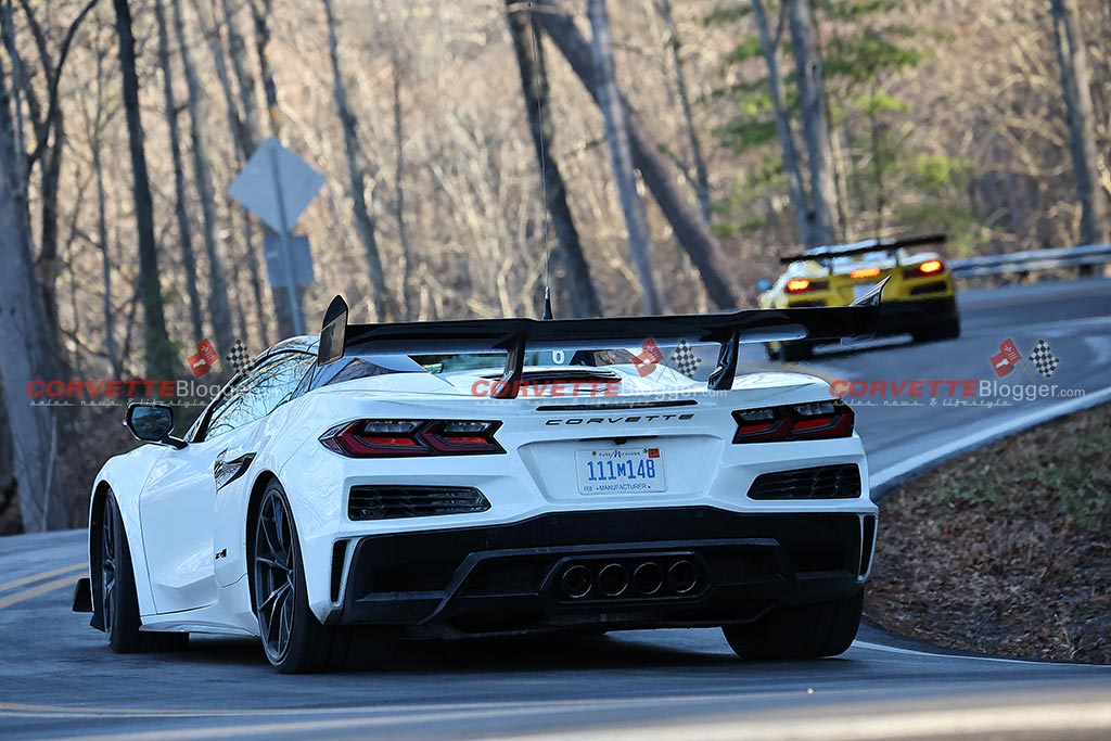 Corvette ZR1s on the Tail of the Dragon