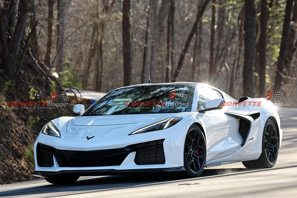 Corvette ZR1s on the Tail of the Dragon
