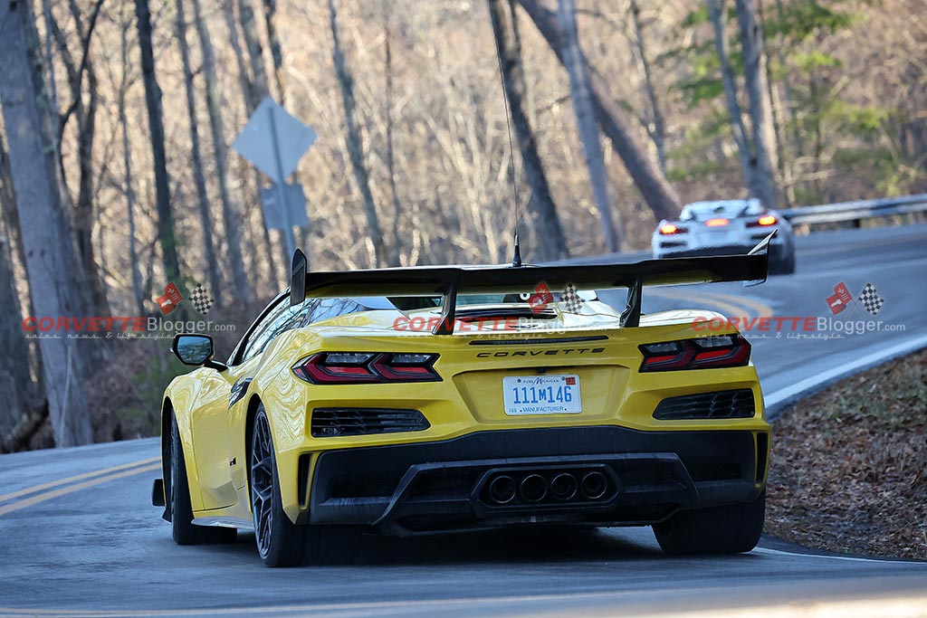 Corvette ZR1s on the Tail of the Dragon