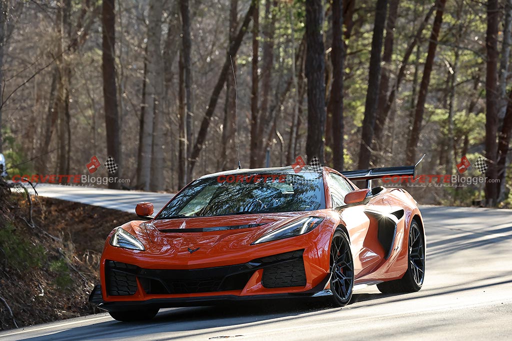 Corvette ZR1s on the Tail of the Dragon