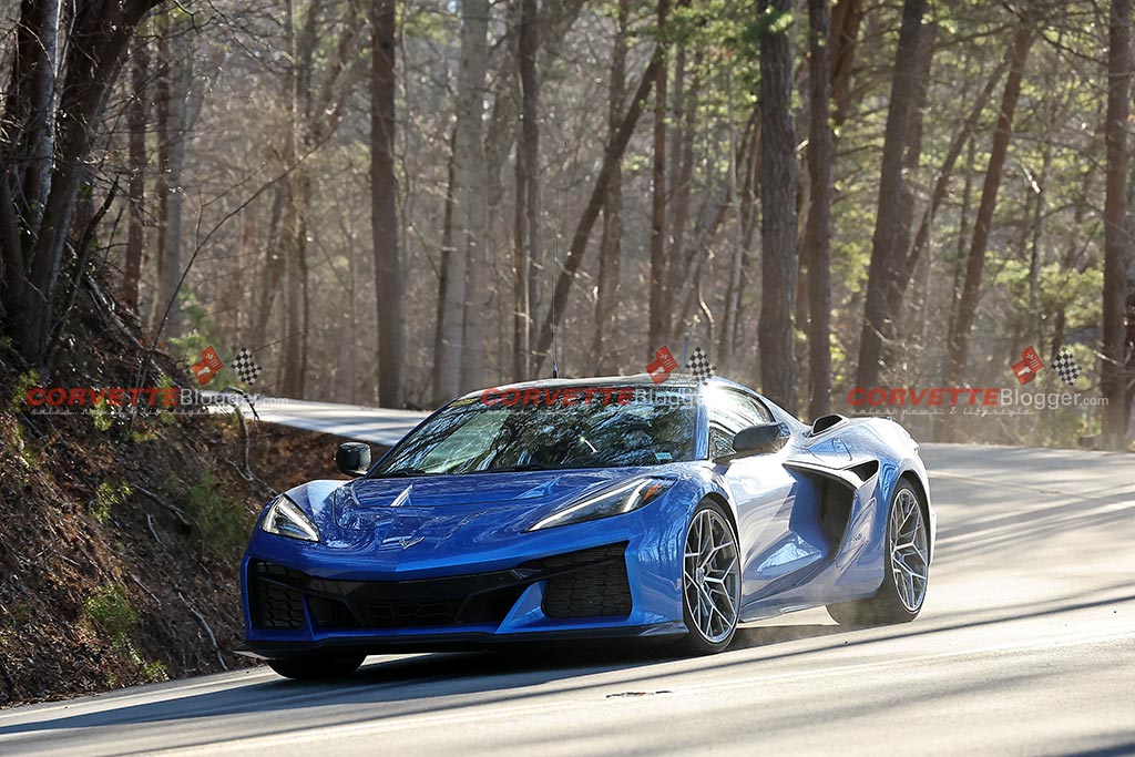 Corvette ZR1s on the Tail of the Dragon