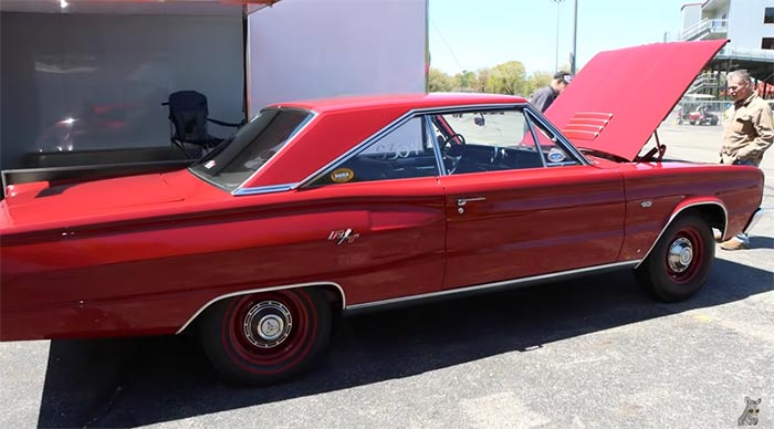 [VIDEO] 1968 Corvette Smokes a '67 Dodge Coronet 426 Hemi at the Drag Strip