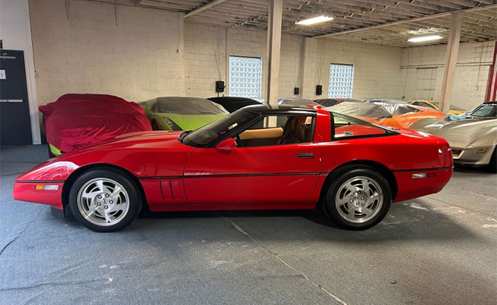 Lot 541: 1990 Red/Saddle Corvette ZR1