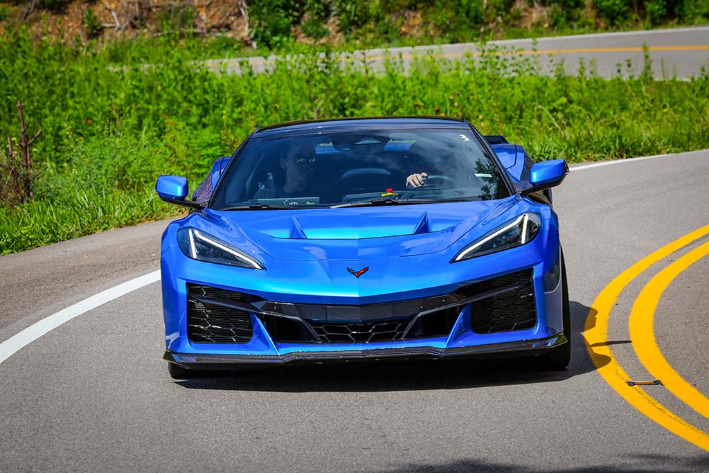 [SPIED] Chevy Engineers Drive the New 2026 Corvette ZR1X on the Tail of ...