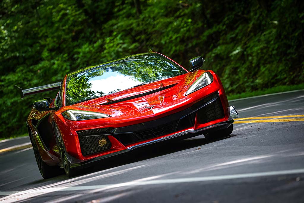 SPIED] Chevy Engineers Drive the New 2026 Corvette ZR1X on the