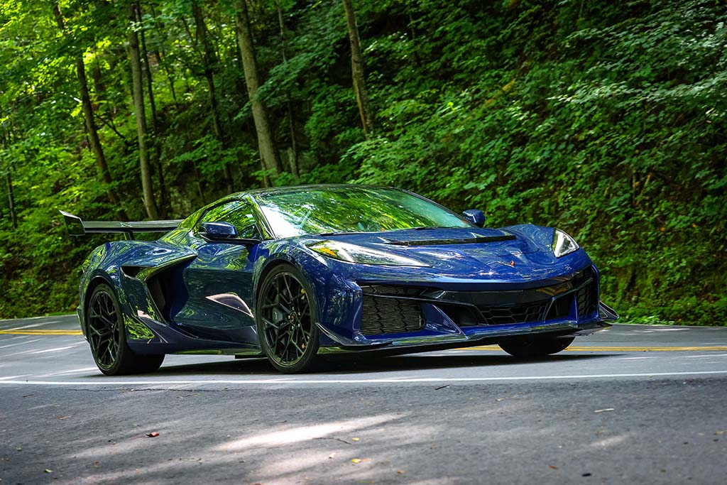 SPIED] Chevy Engineers Drive the New 2026 Corvette ZR1X on the
