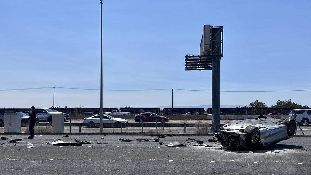 [ACCIDENT] A C6 Corvette Driver Street Racing a Mustang was Hospitalized After Rollover Crash