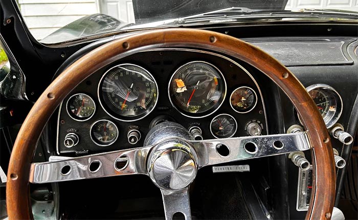 Corvettes à vendre: 1966 Corvette Coupé nécessitant une nouvelle peinture offerte pour 42 000 $ sur Craigslist