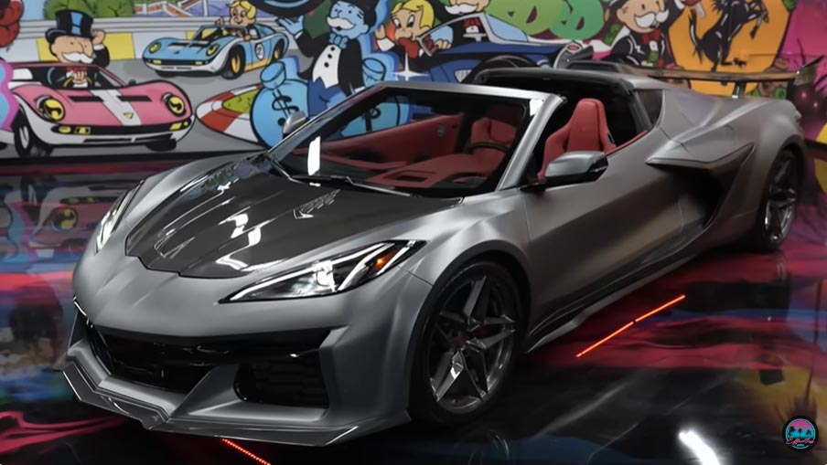 その他 Crown e SHAQUILLE O'NEAL AUTO Shaquille O'Neal receives the biggest ever Chevy Corvette, and