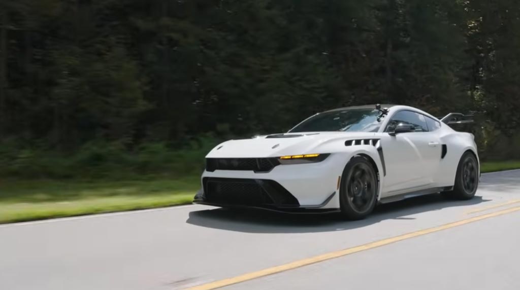 [VIDEO] Switching Seats: A Mustang GTD Owner Drives the 2025 ZR1 and Vice Versa