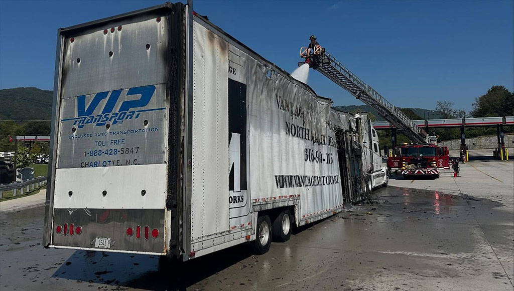 [ACCIDENT] Two C8 Corvettes and Other High End Motorcars Damaged in Transporter Fire