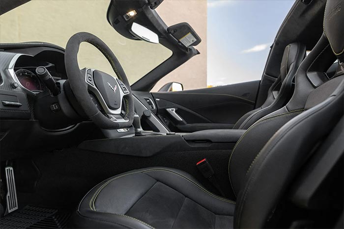Corvettes for Sale: 3,300-Mile 2016 Chevrolet Corvette Z06 Coupe C7.R Edition
