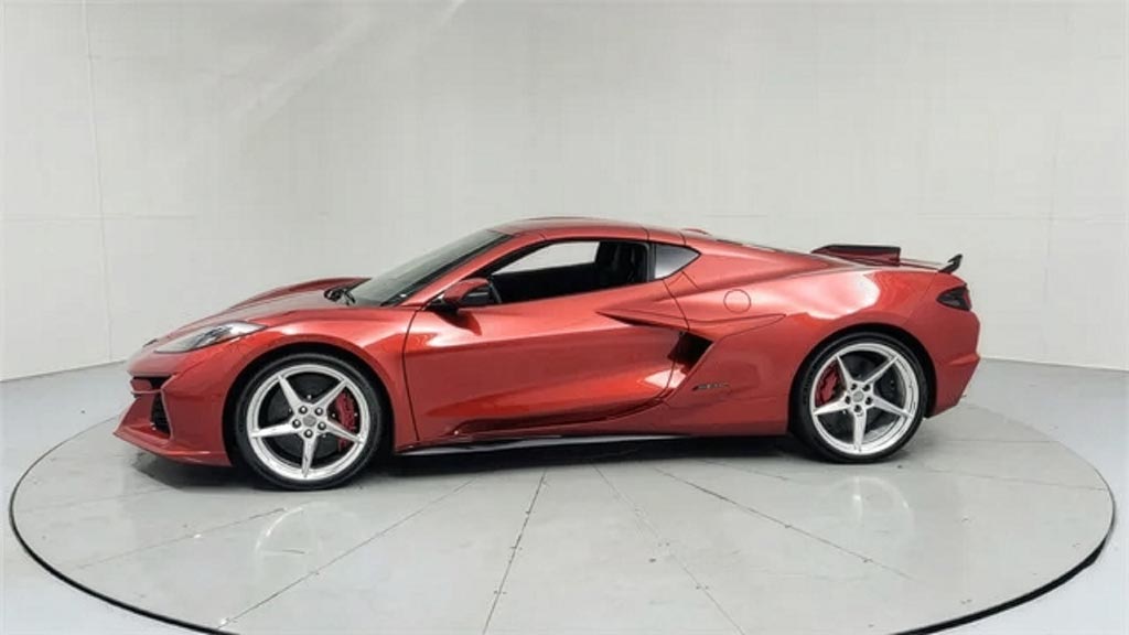 Corvettes for Sale: Save $19K on a New 2025 Corvette E-Ray 3LZ Coupe from Les Stanford